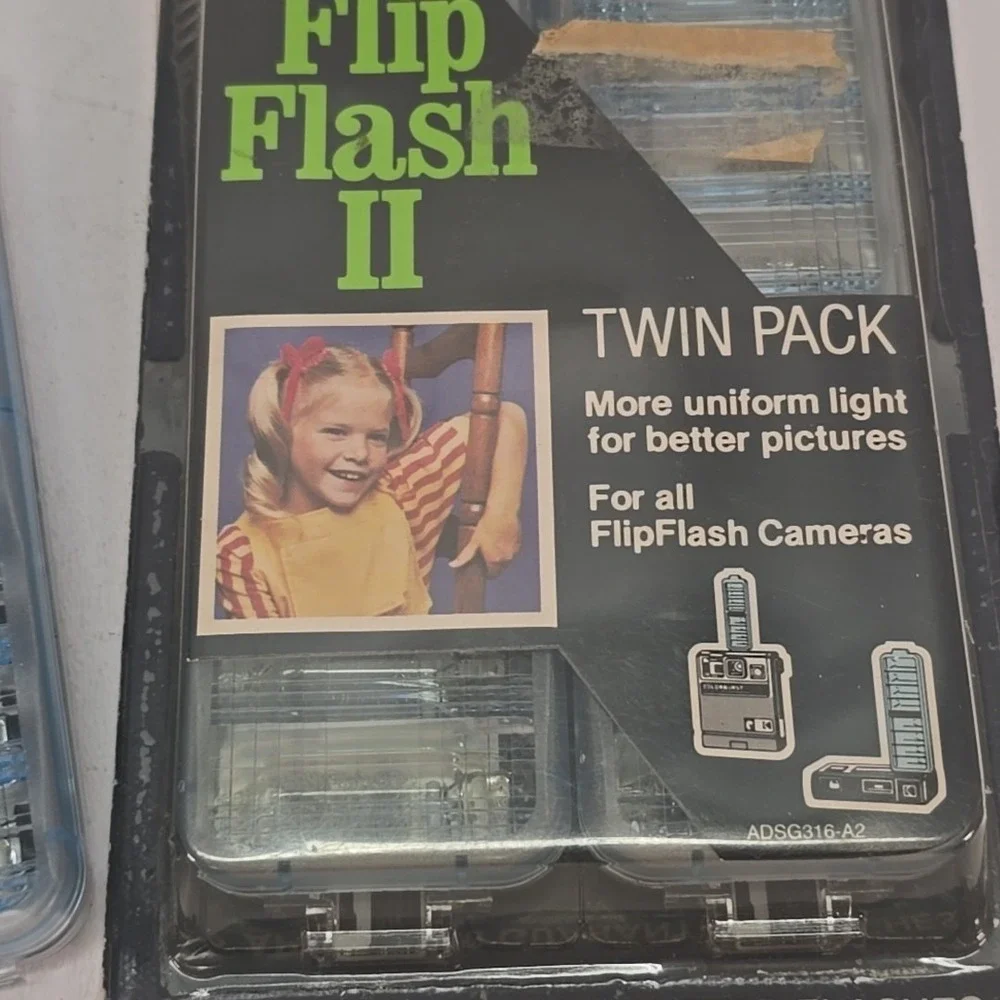 GE Flip Flash II Twin Pack Camera Bulbs 32 Flashes Made In USA NOS Vtg‎